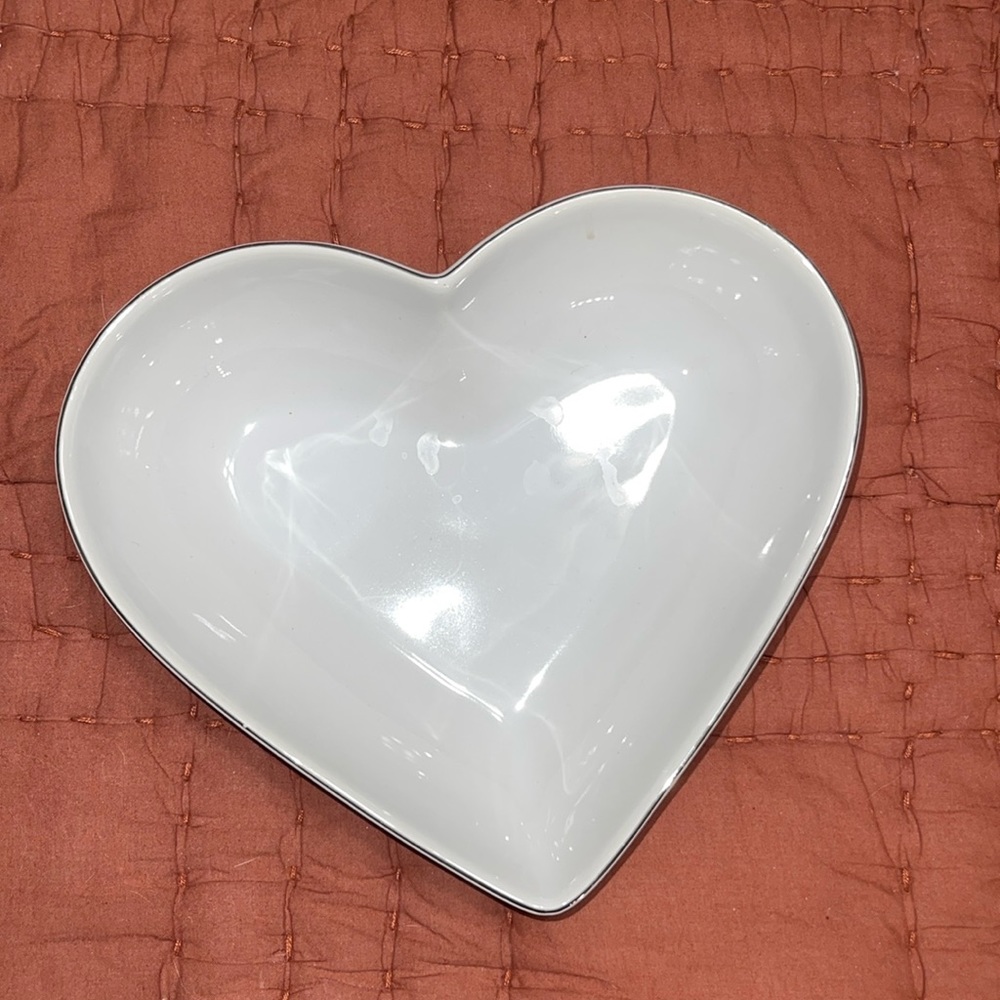 Heart decorative bowl